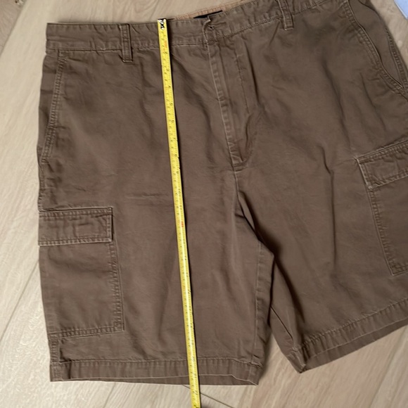 Dockers Men  Dark Brown Cargo Shorts - Size W38. Pre-owned - Picture 6 of 6